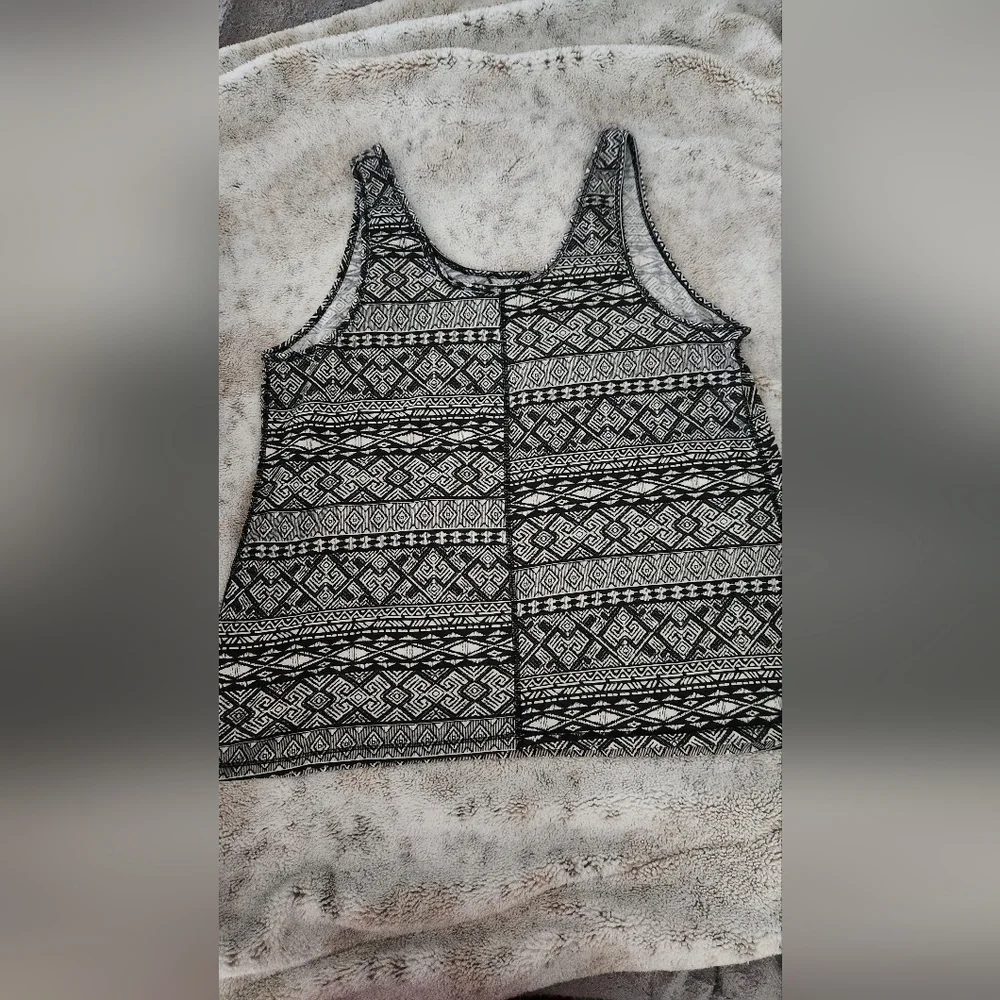 FINAL PRICE!! NWT! FOREVER 21 TANK TOP ! - Picture 2 of 4